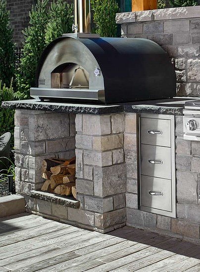 Techo-Bloc on X: Outdoor pizza oven? Why not! Add a romantic touch to your  summer feasts with our #Brandon pizza oven https://t.co/GszQ2TBije / X