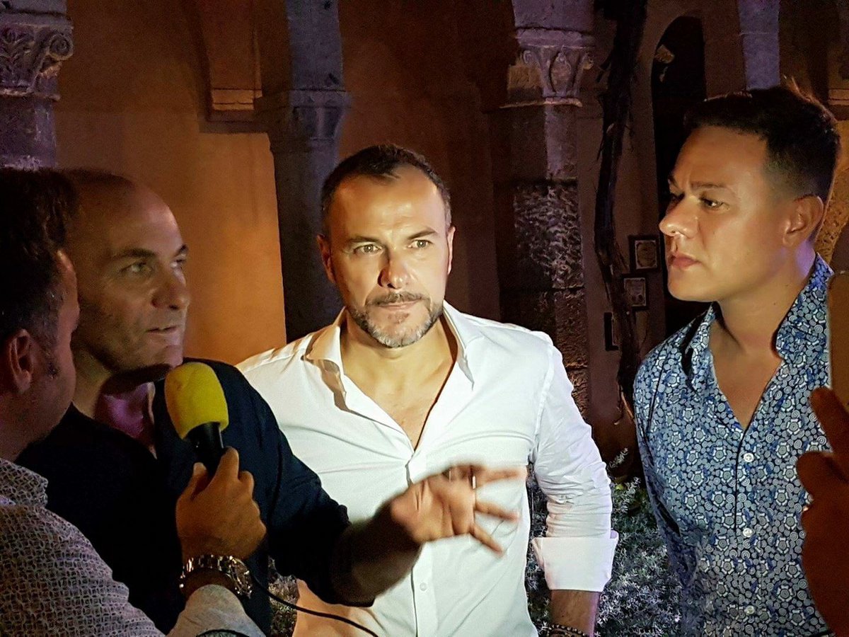ninolauro's tweet photo. La mia intervista per @eduardotv ai fratelli @GianfrancoGallo e @MaxGalloClub con #marcopalmieri in regia @sassipiedimonte #sorrentoincontra https://t.co/W2jIVTs2ZU
