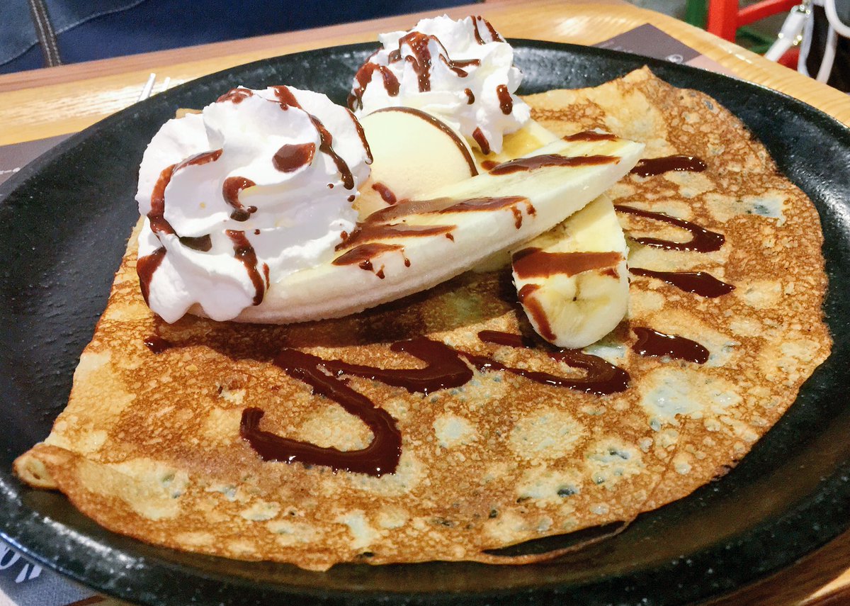 EnterpriseFood's tweet photo. BREIZH Café Express
横浜/桜木町
3.0
赤レンガ倉庫内のパフェ屋。友人の女子力チョイス。バナナとチョコとクリーム��定番クレープ。モチモチした生地が良。でも包んでる方が好き。 https://t.co/GuWEbOSL97