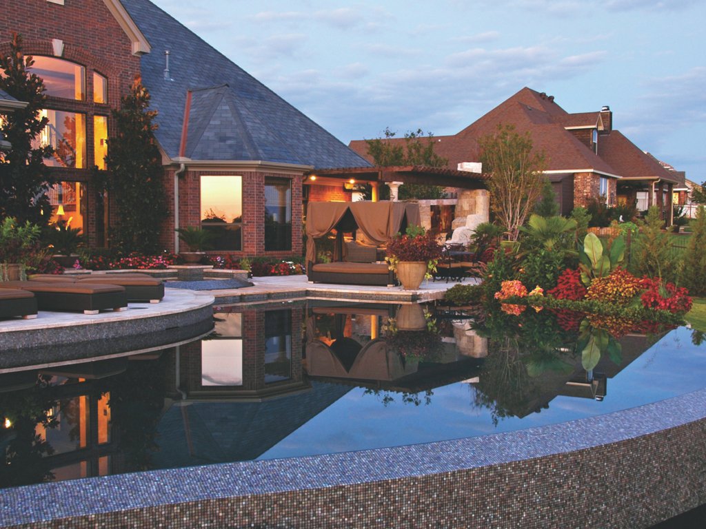 Luxurypoolsmag tweet picture