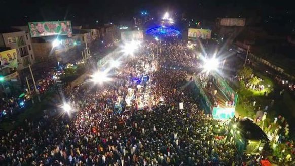aqeelahanzala's tweet photo. جلیں گے کتنے چراغ تم سے
چراغ اِک تم جلا کے دیکھو
#GTRoadMarch
#PakistanMarch https://t.co/8qtoPu82Zj