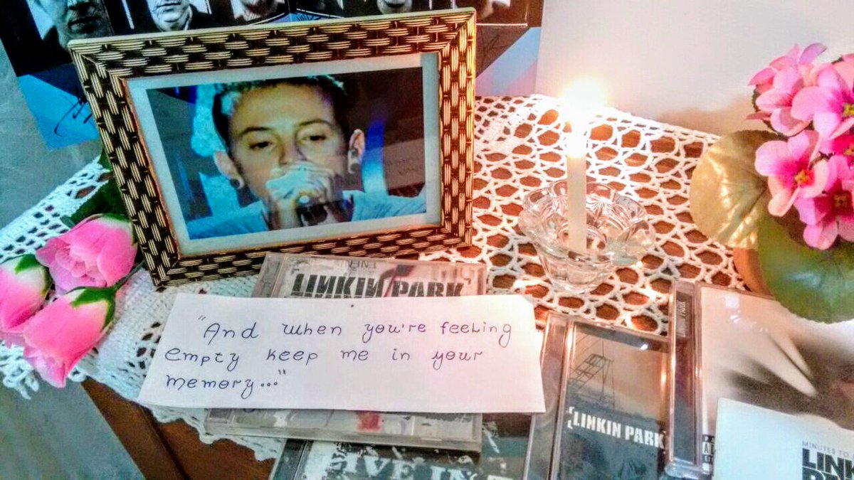 flaviavarrichio's tweet photo. Memorial for our Chester Bennington. ❤🙏#linkinlove #CBMemorial #RIPChester #LPMemorial #LPoneFamily #WeAreTogether #LPfamily https://t.co/EGRepiH4ln