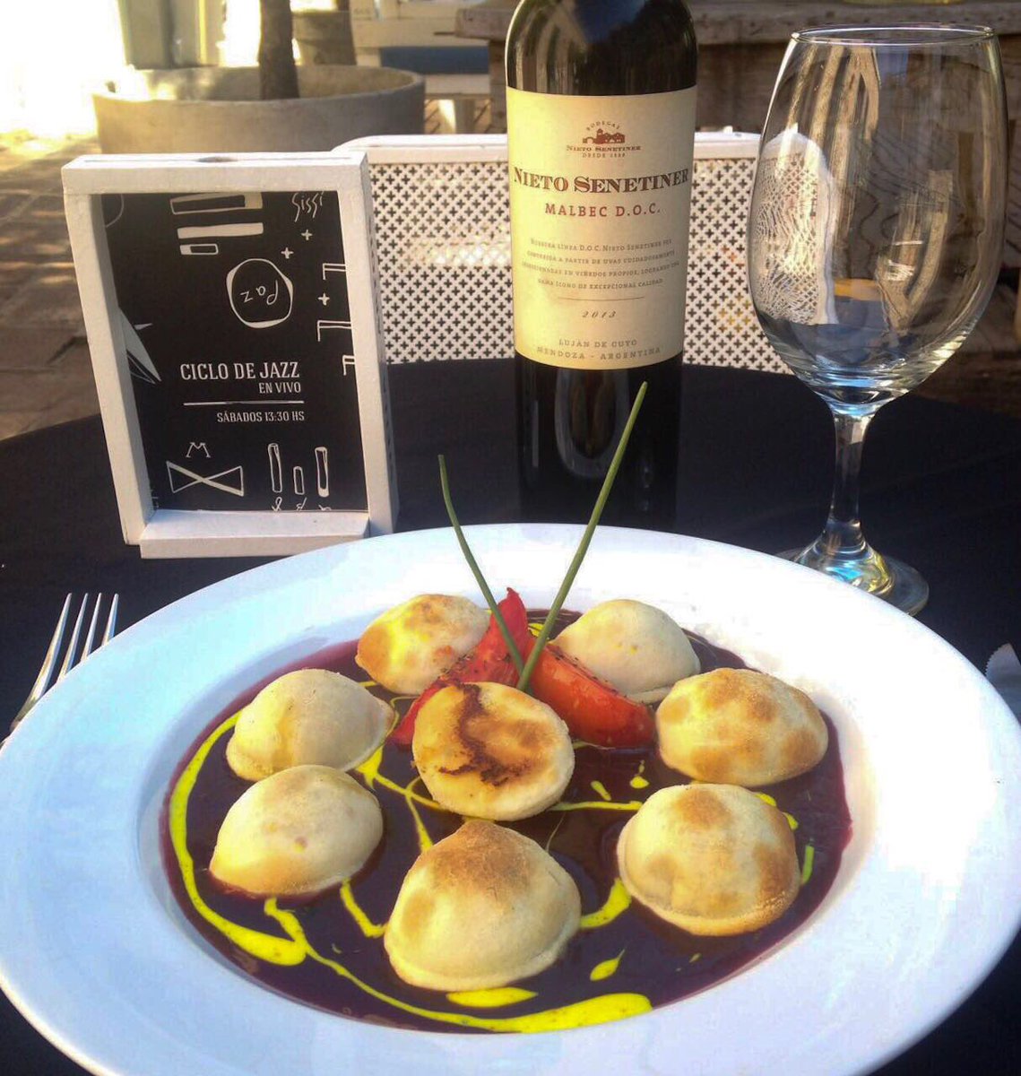 #srplan te propone  #SissiTiendaBar !🍴🎼 Sorrentinos d Cabrito horneados c salsa malbec y crema curry + Jazz !   ☎️Reservas 351 4223416 #CBA