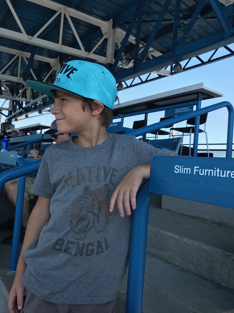 hannacadek's tweet photo. Thank you @slimfurniture for tickets to @CincyTennis and thank you @TouchMeTees for keeping me looking so good! #CincyTennis #TheNativeBrand https://t.co/reNP8MXuPt