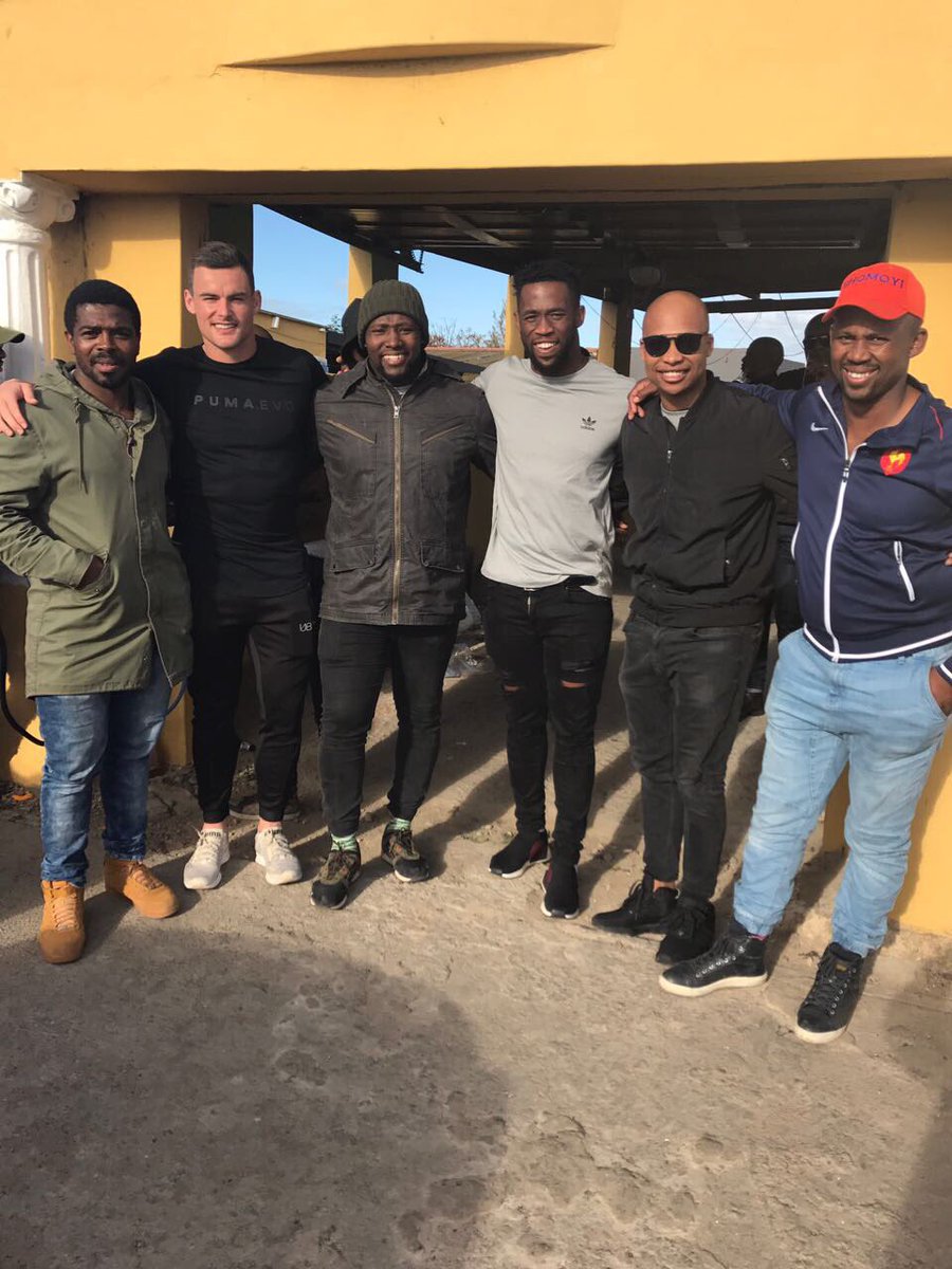 JesseKriel15's tweet photo. Quality time with my bro @kolisi1 , Thanks for showing me around your home town ๐๐ผ || Hospitality and quality meat โ๐ผ || #goodtimes https://t.co/MysBhtfaB3