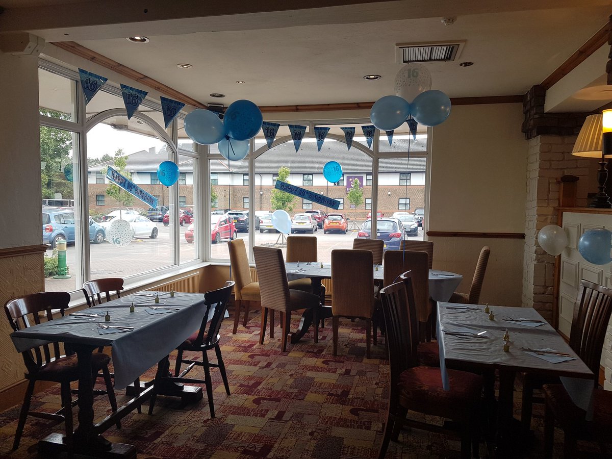 16th birthday party here at ocean park tonight let's smash it <a href="/MarkCash15/">Mark Cash</a> <a href="/amylou8725/">Amy</a>