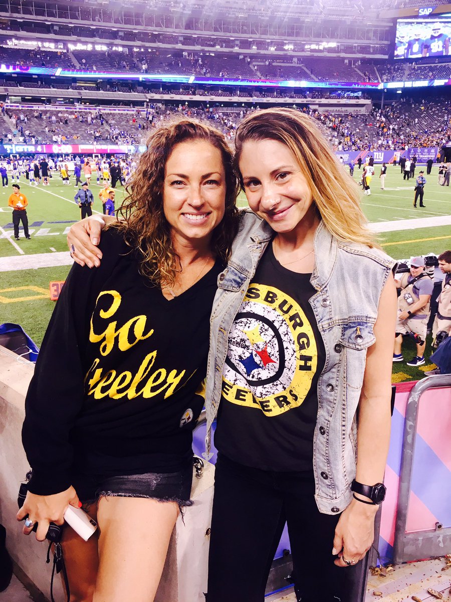 missstephanieb's tweet photo. Feels good to be back in my fall uniform! 🖤💛 #blackandyellow #letsgosteelers#nflfanstyle @TouchByAM #touchteam https://t.co/MbsGfj7zwu