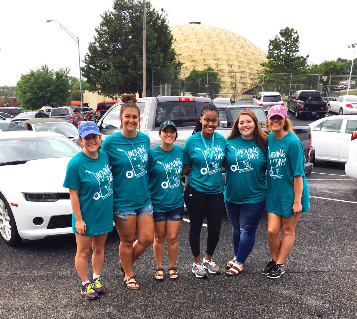 eastcentralzta_'s tweet photo. Check out these Zetas that have been working hard all morning moving in our fellow Tigers!!! 🖤🐯#loyaltotheroyal #NobilityofServing https://t.co/8cW0ftfBf0