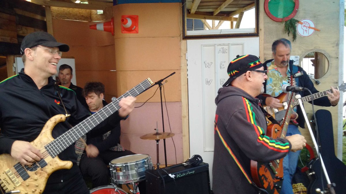 heldmann's tweet photo. Reggae zur Village-Party im #Nordstadtpark #ShapeTheUnknown #documenta14 #Kassel #kslive https://t.co/tQLYESj8p9