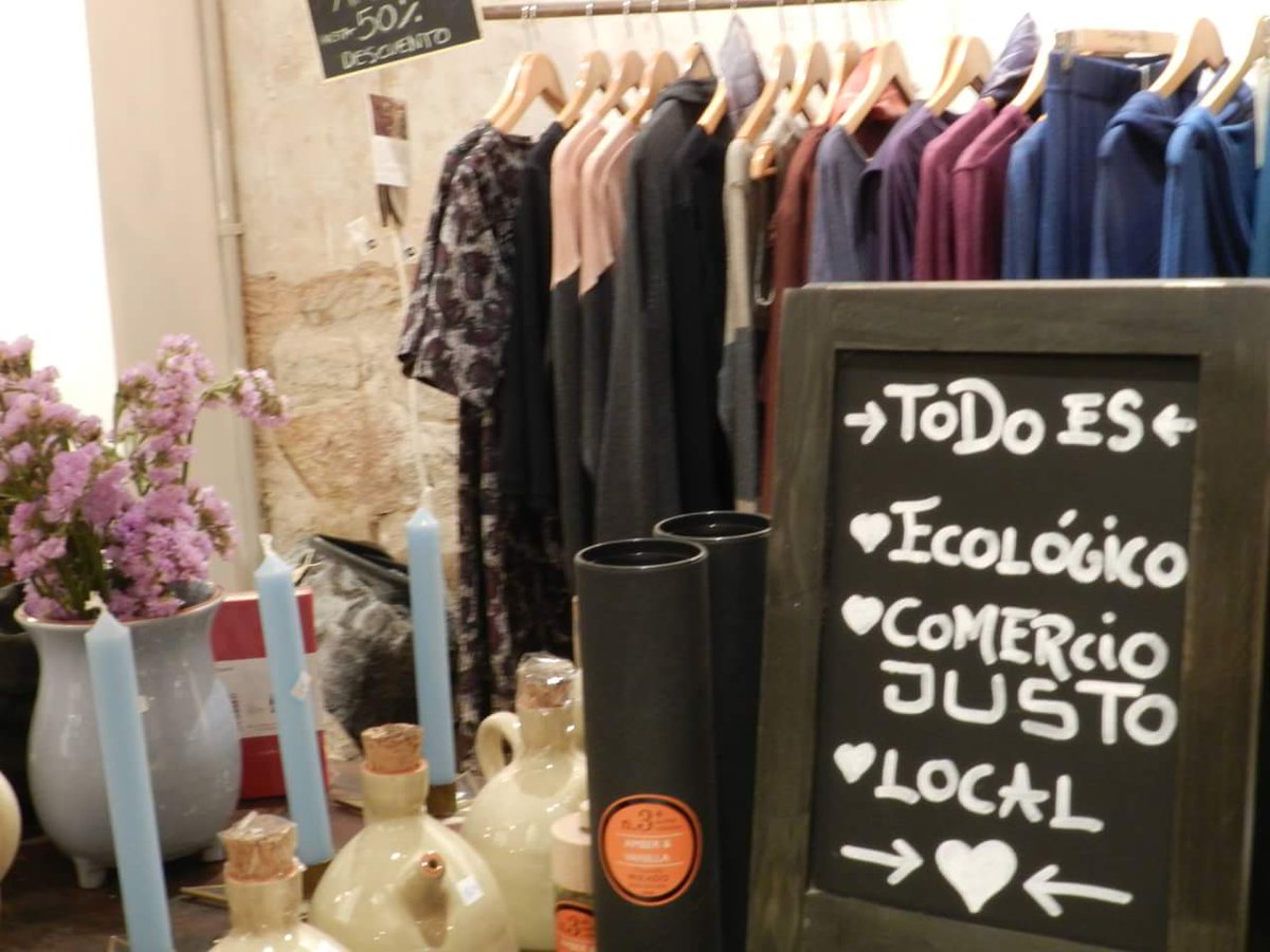 ¿Quiéres tener un guardaropa y un botiquín de cosmeticos ético? Nos vemos este jueves en la fiesta mayor de Gracia 💜 facebook.com/events/1942531…