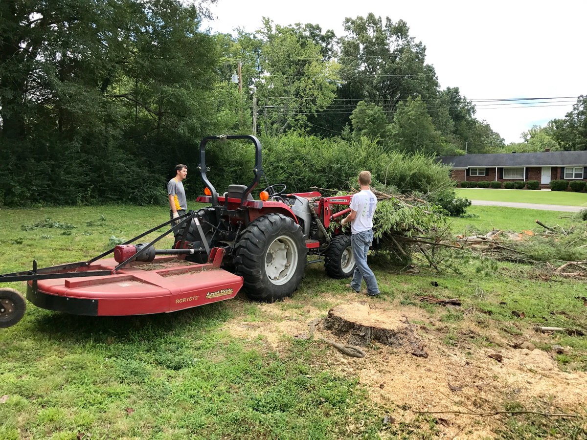 saintmatthewsmc's tweet photo. #churchworkday #episcopalchurch #mcminnville Lots of wonderful people working very hard on their Lord's house and in His yard. Thank you! https://t.co/eESXoeadnu