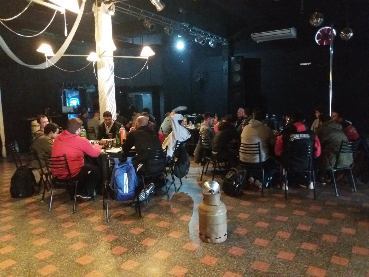 CirculoItColon's tweet photo. #Ahora ¡los planteles de Sports, Rojas y los Buitres almuerzan en conjunto! #Copa95Aniversario https://t.co/qhpeTfV2UR