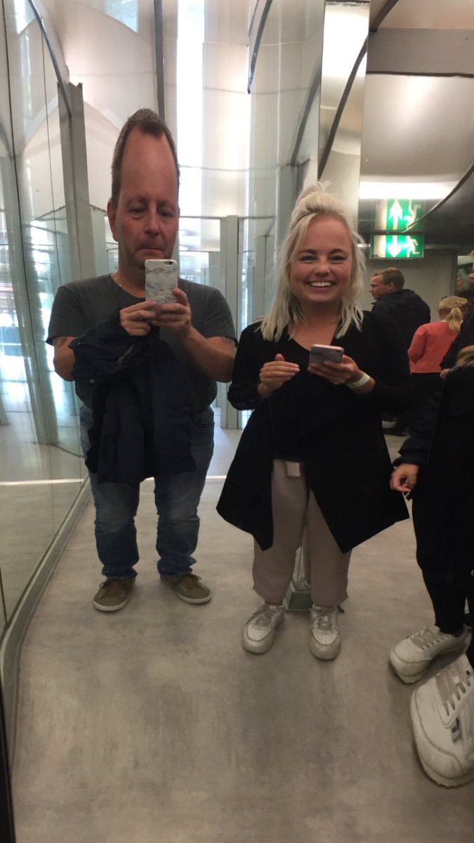 TomanV75's tweet photo. Jag och min älskade dotter på Liseberg https://t.co/310HwEvZ4w