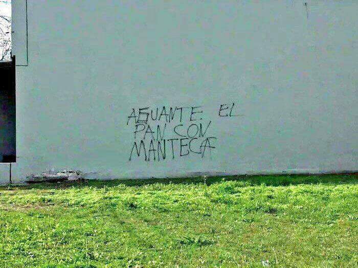 elcosodelapizza's tweet photo. Si te gusta mucho algo, hace un grafiti y que el mundo se entere https://t.co/G0VwFuK4ek