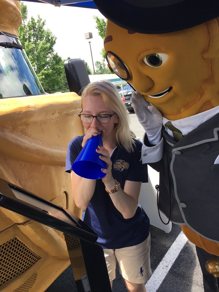 NUTmobile_Tour's tweet photo. Remember to Shout for Nuts when you see the NUTmobile, you may get a prize! https://t.co/3oMQrohxDa