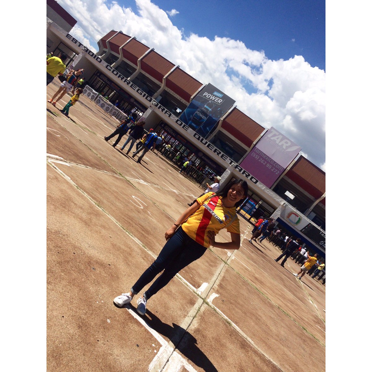 KathyRCh02's tweet image. Hoy toco venir a alentar ❤️💛〽️ @FuerzaMonarca