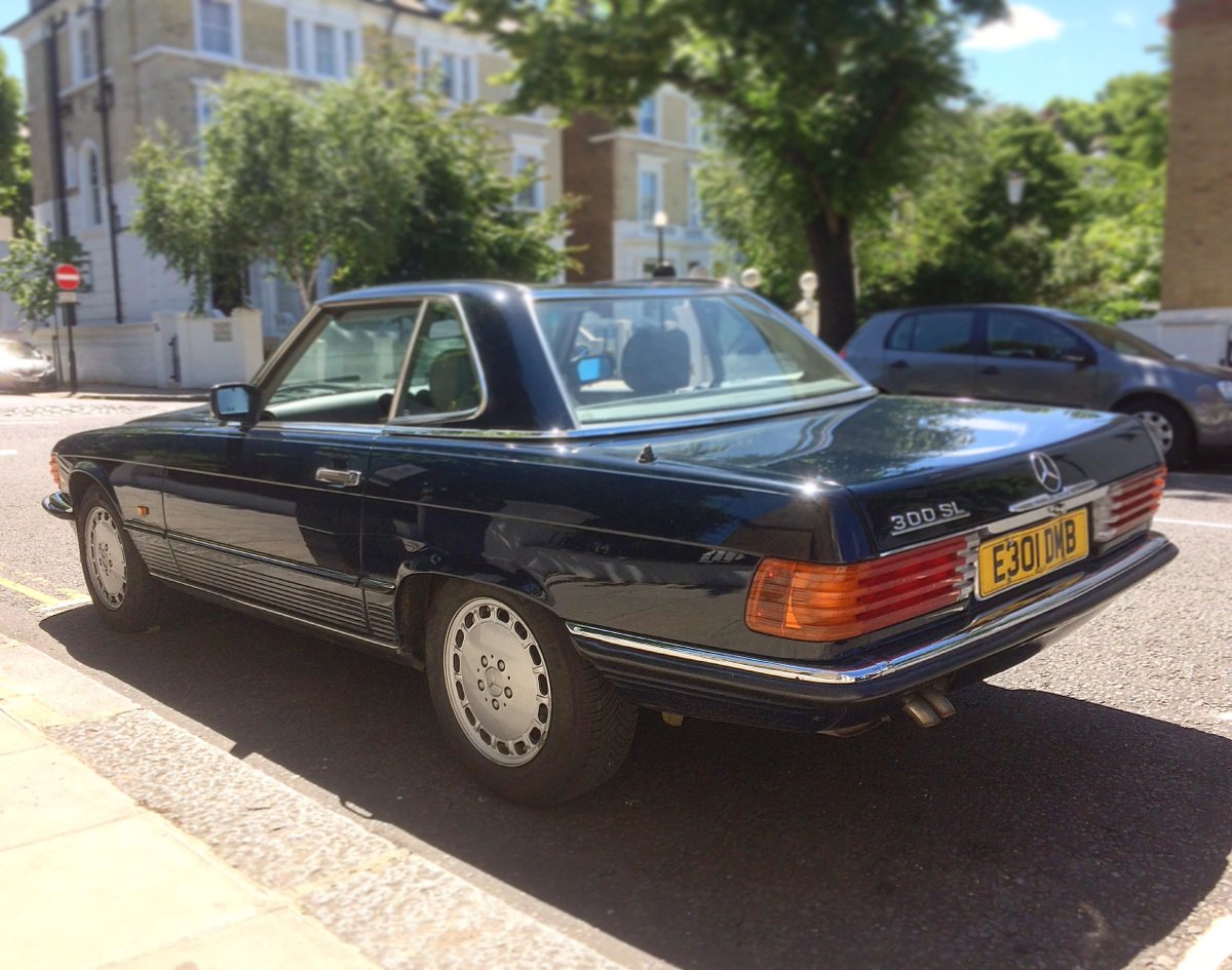 London_Classica's tweet image. Summer cruising in our stunning Mercedes 300SL! Perfect condition and ready to enjoy! #classiccars #MercedesBenz #Mercedes #sl #300sl