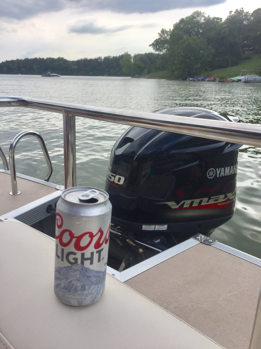 jspalding79's tweet photo. I'm glad to have so many followers that are great people. Black White Brown Dem Rep UK UL doesn't matter #cheers #America #silverbullettime https://t.co/ZZ0jwwxlDw