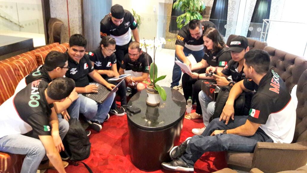 BlackGoldVC's tweet photo. Reunión de trabajo en CDMX, nos estamos preparando para dar los mejores resultados. #TeamIrruentiBG
#COBACHyCECYTEenMalasia https://t.co/cfhODPX8CF