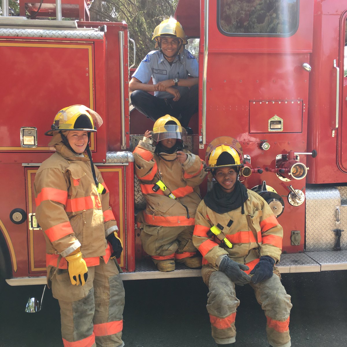 grumpybear1978's tweet image. @SeattleFire  big shout out and thank you to these 3 cadets who just spent the last 1.5hr hanging out with this future fire fighter.