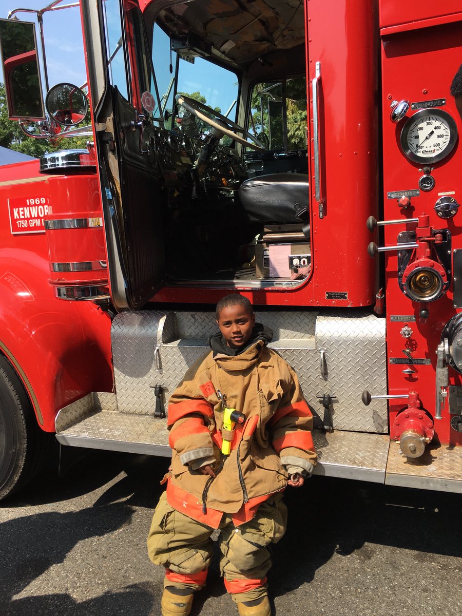 grumpybear1978's tweet image. @SeattleFire  big shout out and thank you to these 3 cadets who just spent the last 1.5hr hanging out with this future fire fighter.