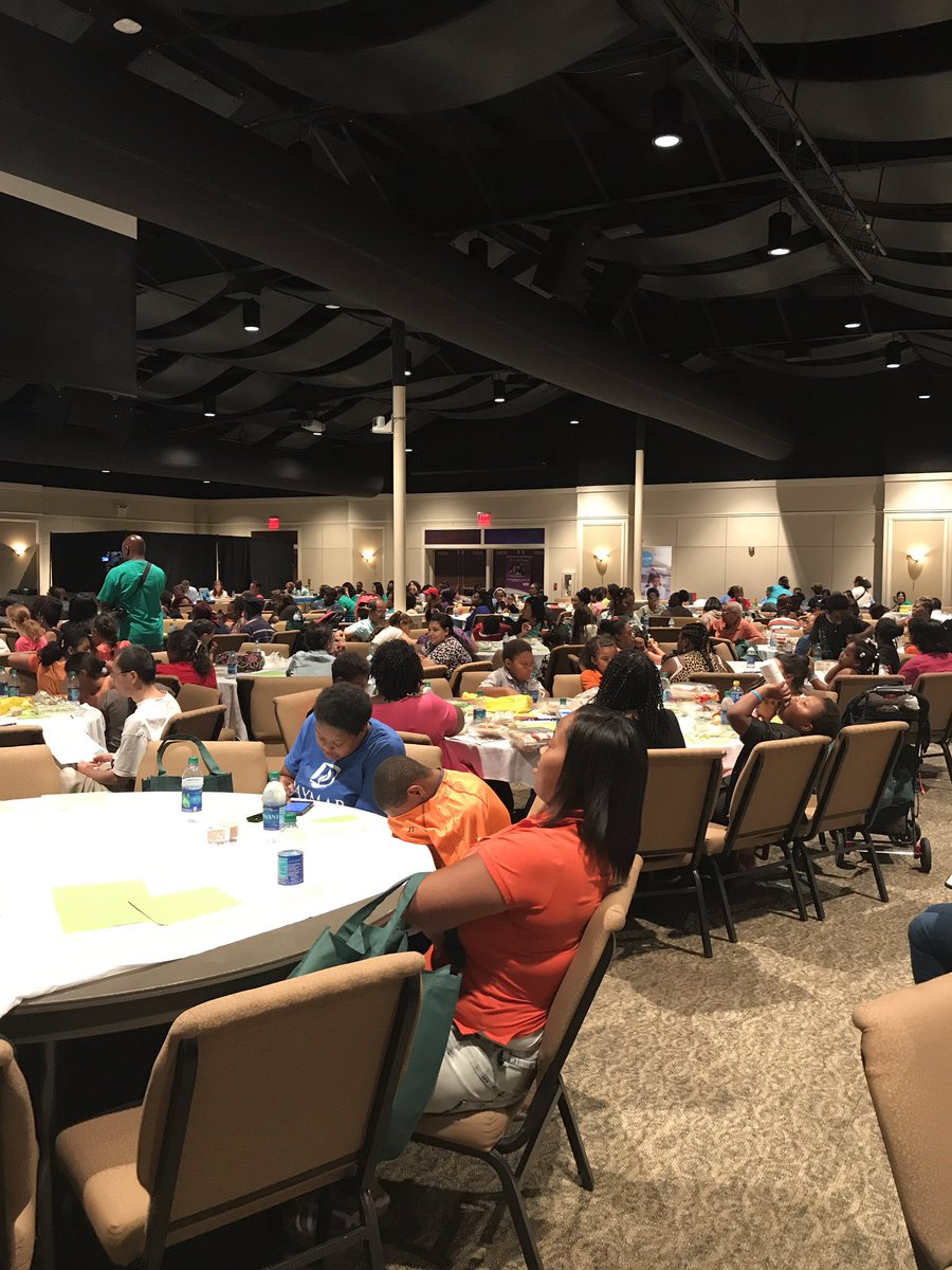 EERocks_MNPS's tweet photo. Great day at Parent University @MetroSchools so awesome to talk with parents and students!! #EERocks https://t.co/pHz6NKxGN2