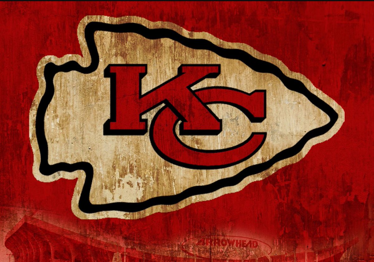 coach_mjacobs's tweet photo. Back2Back days the NFL has been through to see the 2017 NDC Falcons. It was great having the @Chiefs on campus today. #CTM https://t.co/5GbnsAOGl5