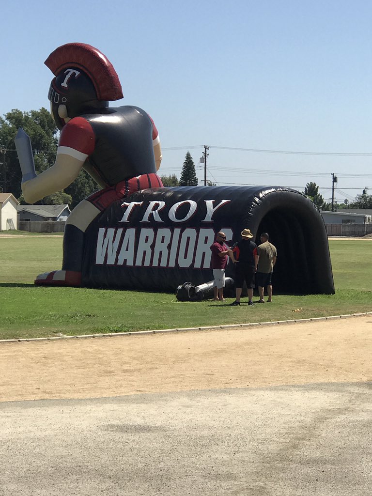KevinKkiernan's tweet photo. Opening Day for Troy Football with Brenden!!!!  #heisabigguy. #Number81 https://t.co/jgTZtoGSau