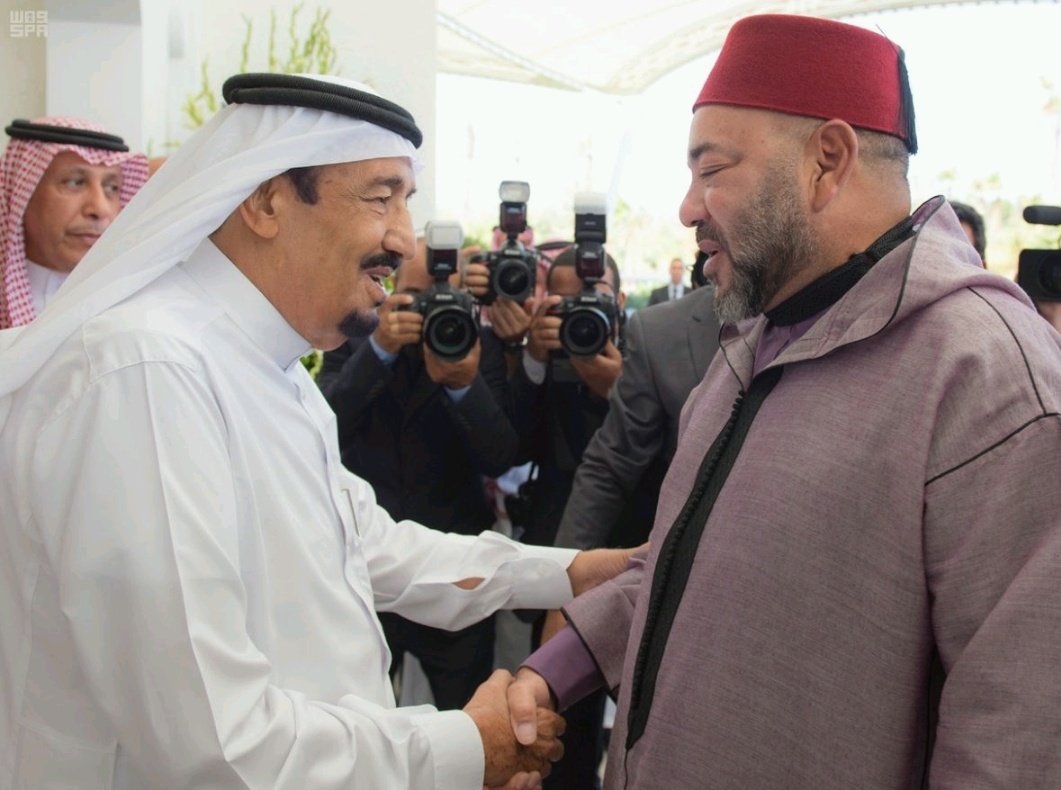 Eczzojmu8n's tweet photo. صور
.
.

 #خادم_الحرمين_الشريفين يستقبل ملك #المغرب في مقر إقامته في #طنجة.
.
.
#السعوديةhttps://t.co/Otu9gBHTxX هخم