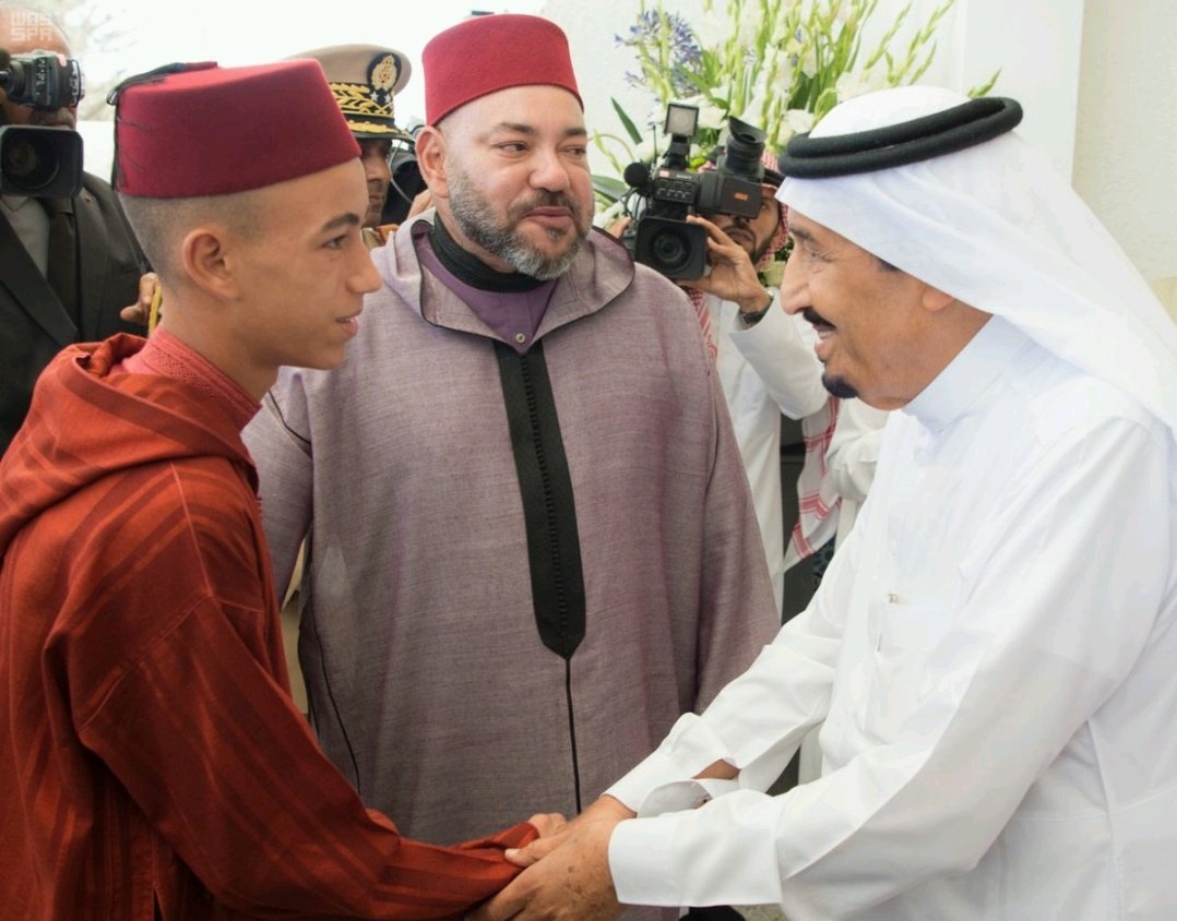 Eczzojmu8n's tweet photo. صور
.
.

 #خادم_الحرمين_الشريفين يستقبل ملك #المغرب في مقر إقامته في #طنجة.
.
.
#السعوديةhttps://t.co/Otu9gBHTxX هخم