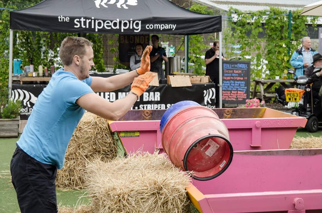 Piccadilly Lancaster tweet media