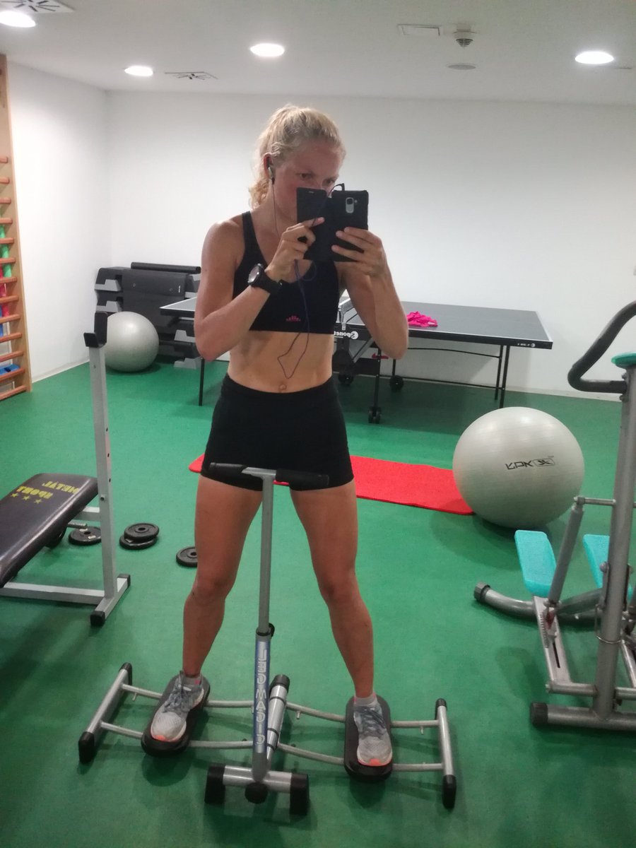 teinim's tweet photo. @niemialeksi @Jersenay Lihaksikkaammista reisistä haaveileville suosittelen myös #LegMagic. Unohda hikiset punttisalit ja treenaa helposti vaikka TV:n äärellä. https://t.co/WhfJW7y4BN