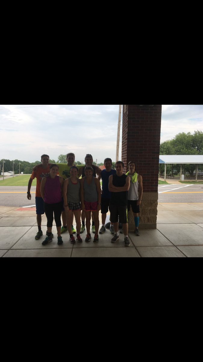 HillsboroXC's tweet photo. Thank you to our returning alumni to help make our 2nd annual alumni meet a success! https://t.co/2Z5lb2adQL