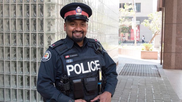 CTVNews's tweet photo. Teen lands job after officer buys him formal clothes he allegedly tried to steal https://t.co/Wnp2gU5hnx https://t.co/eyEwTPDpxO