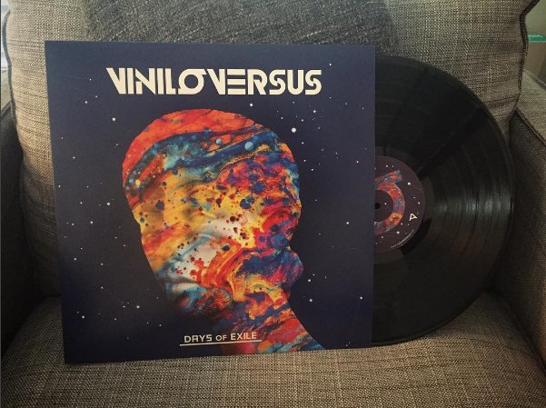 Hoy #12Agosto es el Día Internacional del Disco de Vinilo 🎧 
¿Sabías que lo nuevo de <a href="/VINILOVERSUS/">VINILOVΞRSUS</a> también está disponible en este formato?