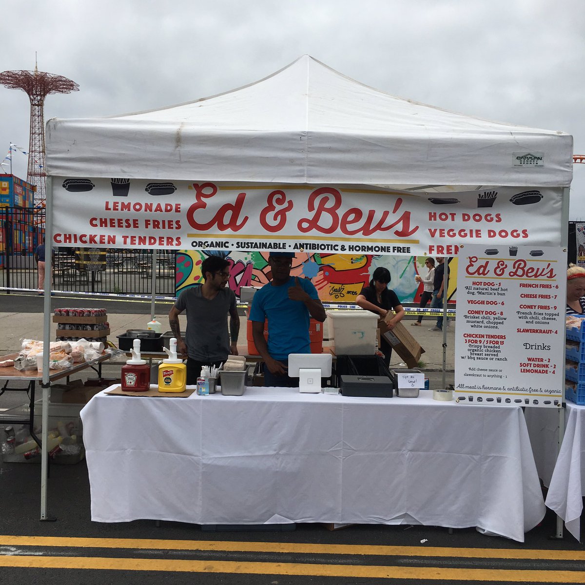 edandbevs's tweet photo. We're in Coney Island all afternoon at the 1st Coney Island Music Festival! One &amp; only place to get your #coneydogs 🌭 https://t.co/jQykoW27Ul
