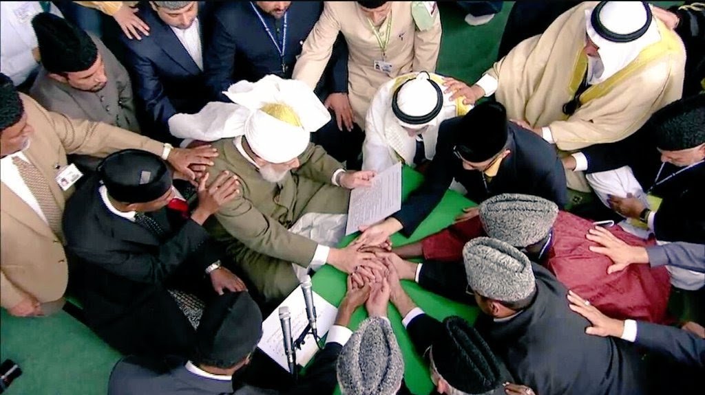 The Bai'at or pledge of allegiance urges a person to act with mercy and forgiveness with fellow beings. 
#VOIsermon