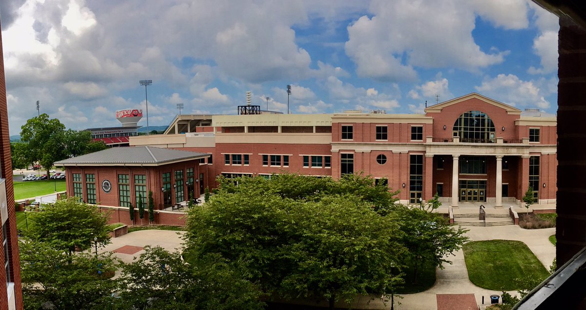 Moved Jackie on 'The Hill' this week! Proud he's grown to love it like all Hilltoppers do. #WKU2021 @wku @WKUGordonFord @WKUHonors