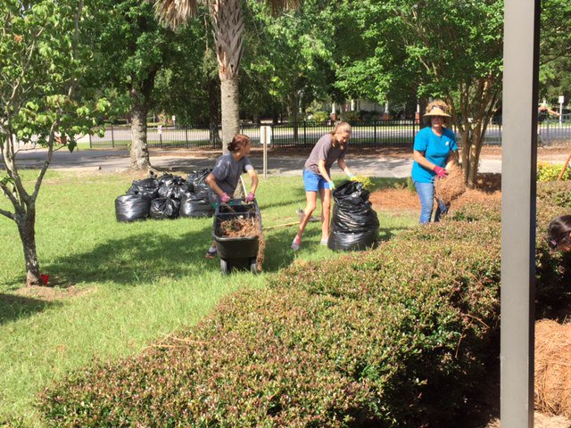 PHeathBranham's tweet image. Don&apos;t even know where to start to say thank you.  Looking awesome for our opening day! @GESIndians #GESCommunityRocks  #ManyHandsLightWork