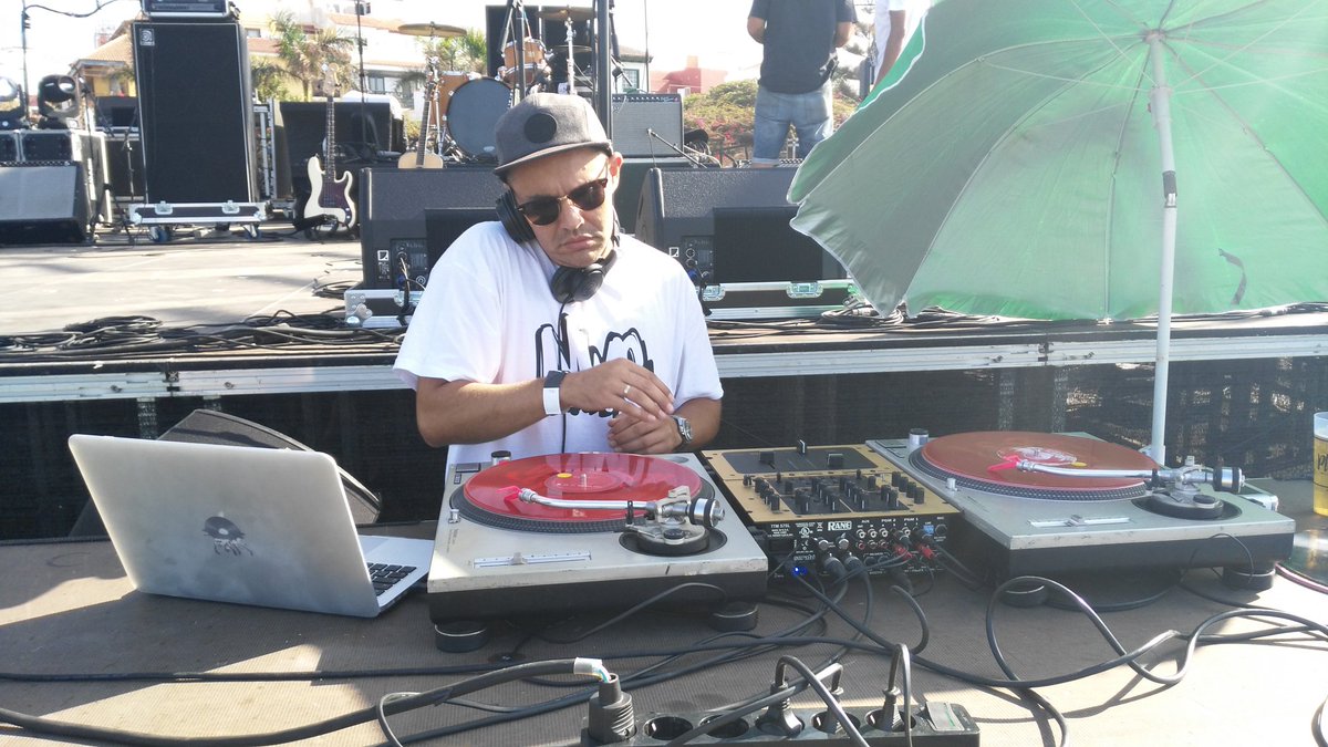 PheFestival's tweet photo. ¡Esto no para! #FullFX sonando y dentro de muy poco...nos preparamos para @TheTaxman_Band ✌ #Phe2017😊 https://t.co/zrO9TSeC9A