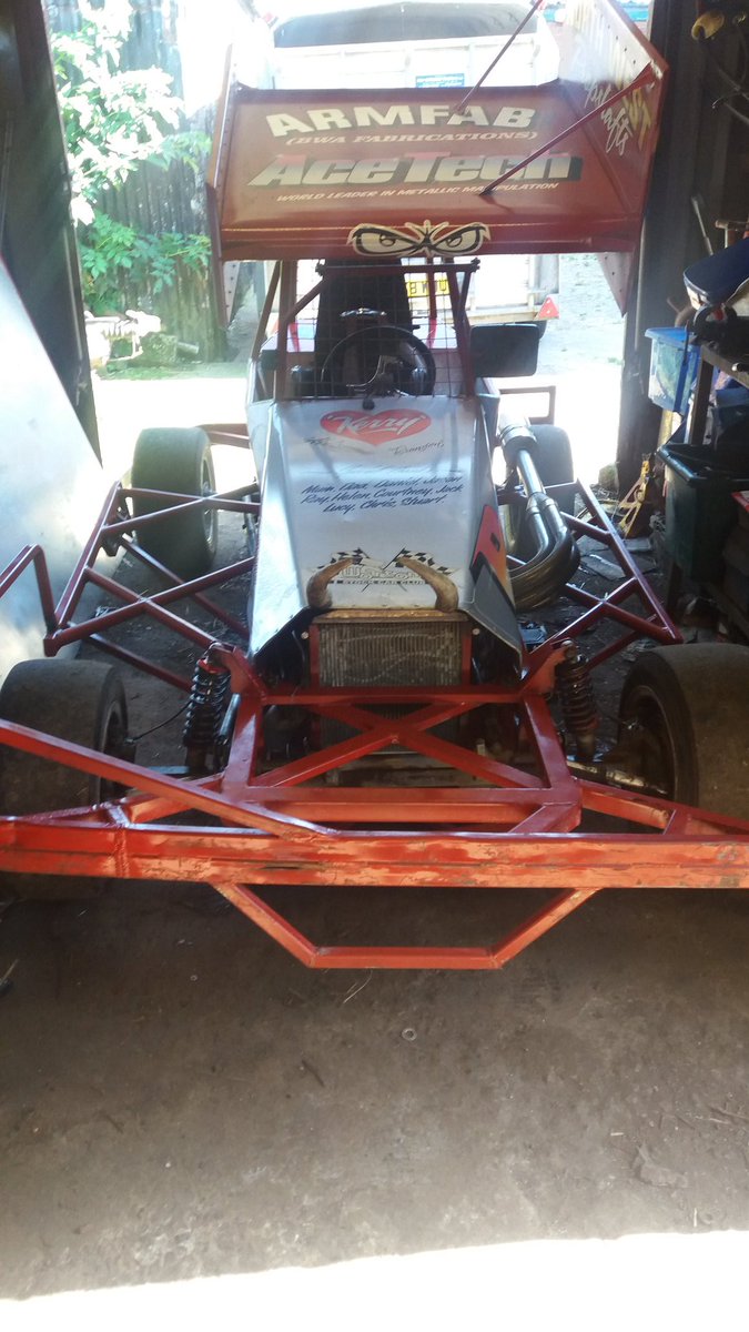 warton19's tweet photo. Back in one piece thanks to #tommypower . Note to oneself. Gearbox is a two man job #wartononline https://t.co/8GSEDWp7wj