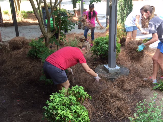 PHeathBranham's tweet image. Don&apos;t even know where to start to say thank you.  Looking awesome for our opening day! @GESIndians #GESCommunityRocks  #ManyHandsLightWork