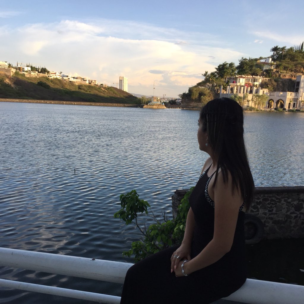 Julie Hdez tweet media