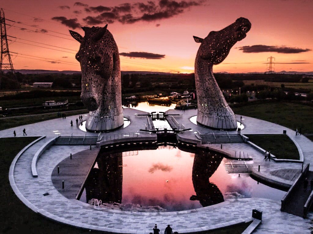 rayayf81's tweet photo. Sunset at the #kelpies  #Scotland #Sunset #ScotSpirit @scotlandonfilm @ScotsMagazine @VisitScotland @ScotOutdoors @DJIEurope @ https://t.co/eCS9mJZCLE