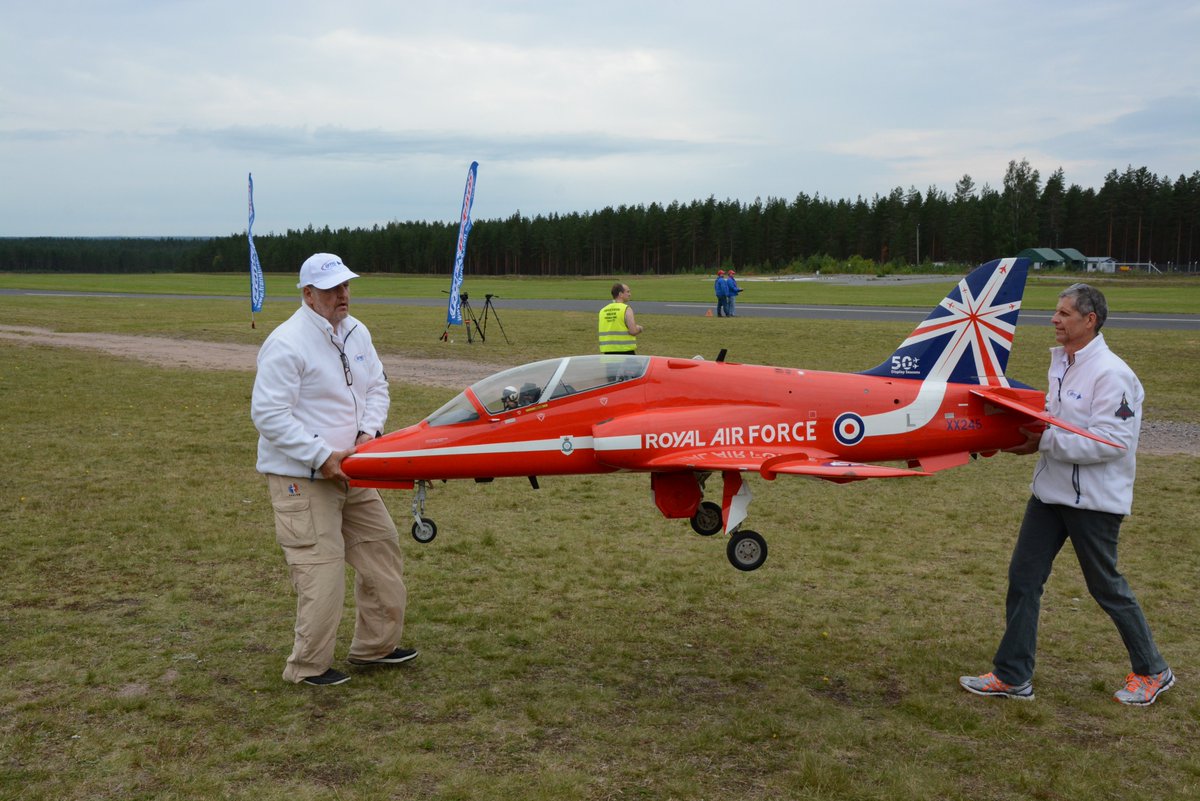 mauri_toivola's tweet photo. Suihkumoottorilennokkien MM-kisat. #JetWorldMasters #Jämi https://t.co/37lLFRLGqb