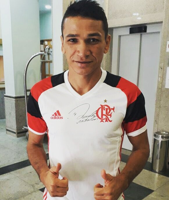 Flamengo's tweet photo. Vem pro #GaveaGourmet! Ronaldo Angelim já chegou na área. E tem muito mais. Chega aí! É no Posto Mengão, ao lado da sede do clube. https://t.co/D9YeHPKFF9