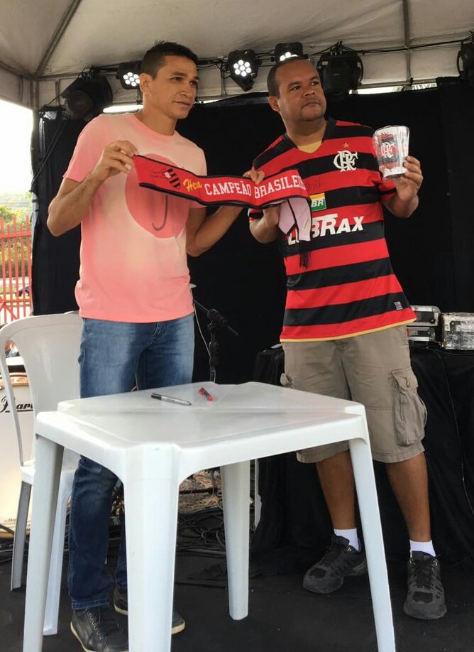 Flamengo's tweet photo. Vem pro #GaveaGourmet! Ronaldo Angelim já chegou na área. E tem muito mais. Chega aí! É no Posto Mengão, ao lado da sede do clube. https://t.co/D9YeHPKFF9
