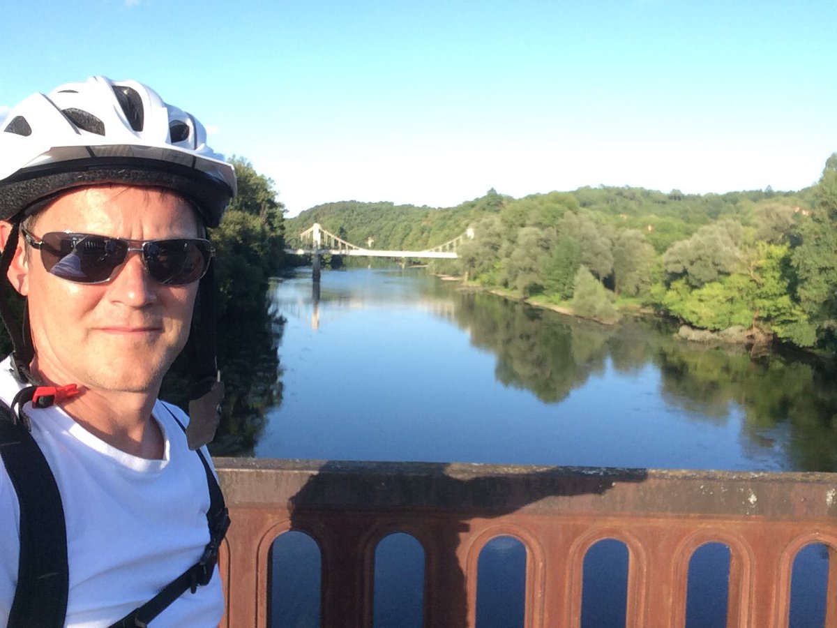 JustinRollings's tweet photo. Cycling along the Dordogne https://t.co/9VNOxuDxlA