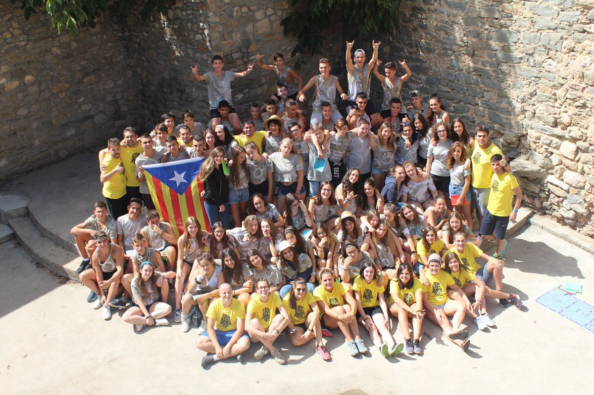 catecolonies's tweet photo. Aquests som la gent del #QuartTorn de les #KT2017! #lUnivers #SantaMariaDeMeia #cigalerus https://t.co/KEvzDwFVo9