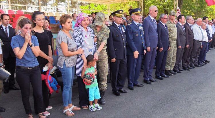 BatmanAkParti72's tweet photo. Kozluk'ta askeri konvoya EYP’li hain saldırı sonucu şehit olan Gürcan KEPEKÇİ ve Şahan SEZER askerlerimize Allah'tan rahmet diliyoruz. https://t.co/NGTtNbLHOY